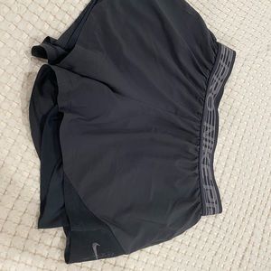 Nike dry for black shorts 2-1 one running shorts.